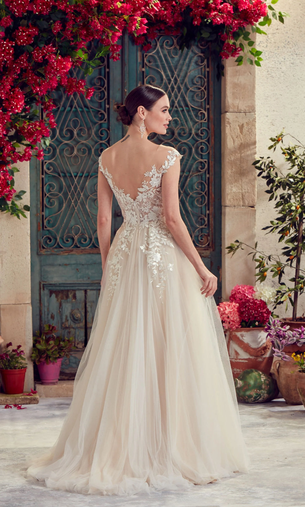 Alyce Paris
Wedding Dress: 5090. Long, Plunging Neckline, Medium Fullness